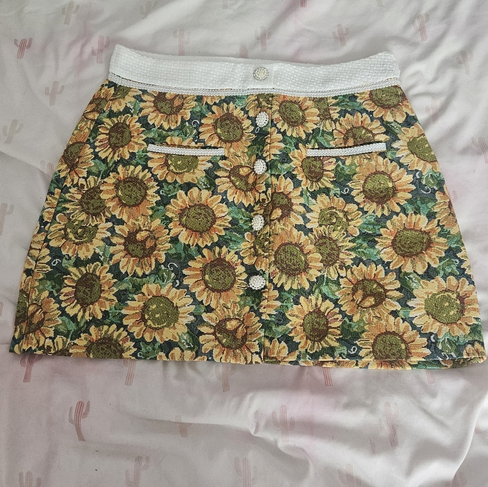 Sunflower Print Mini Skirt with White Trim